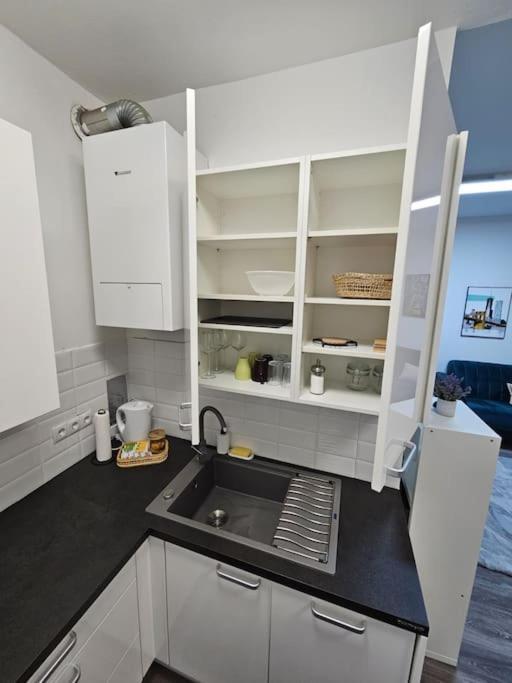 Affordable Suite In Vienna'S Hotpoint Exterior foto