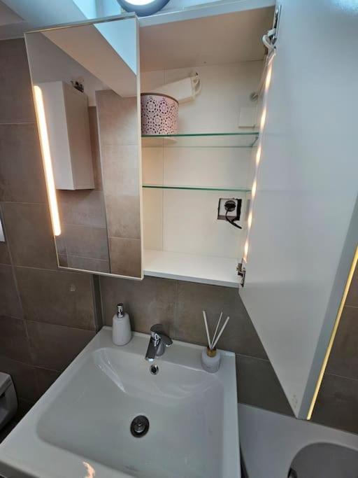Affordable Suite In Vienna'S Hotpoint Exterior foto